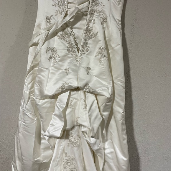 Wedding dress - Picture 11 of 14